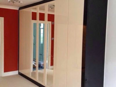 Our installers can easily fit your wardrobe seamlessly around all shapes and curves of your rooms.